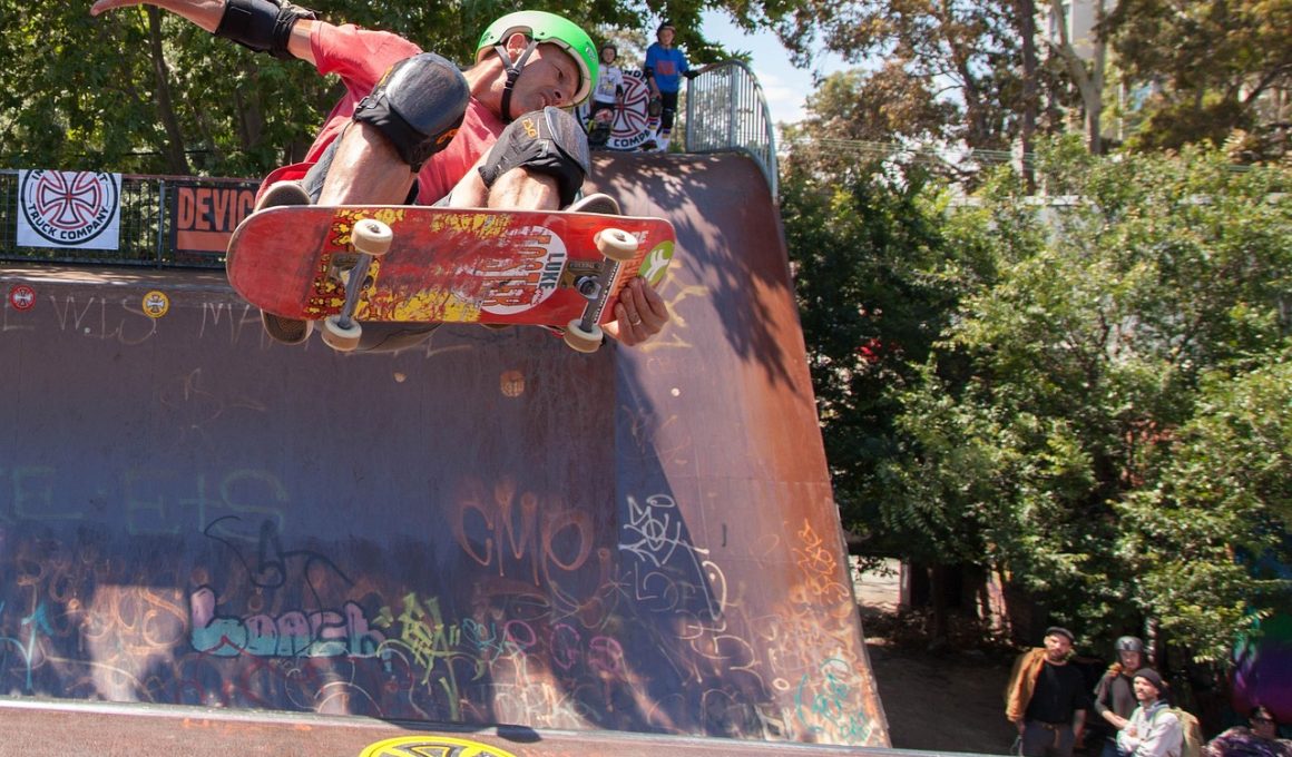 Volwassen man op een skateboard in een skatepark
